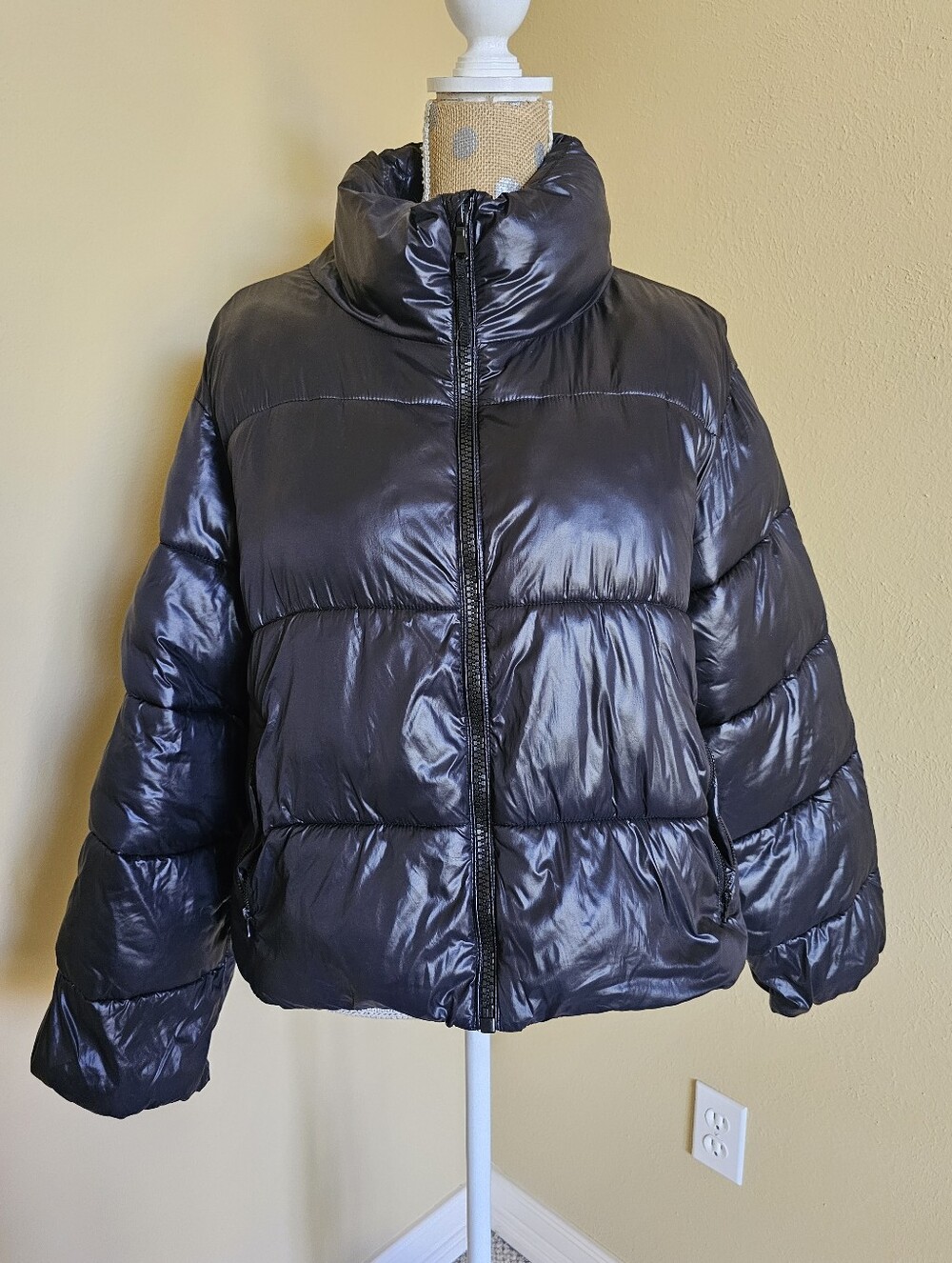 Old Navy Frost Free Cropped Puffer Jacket Large Black
